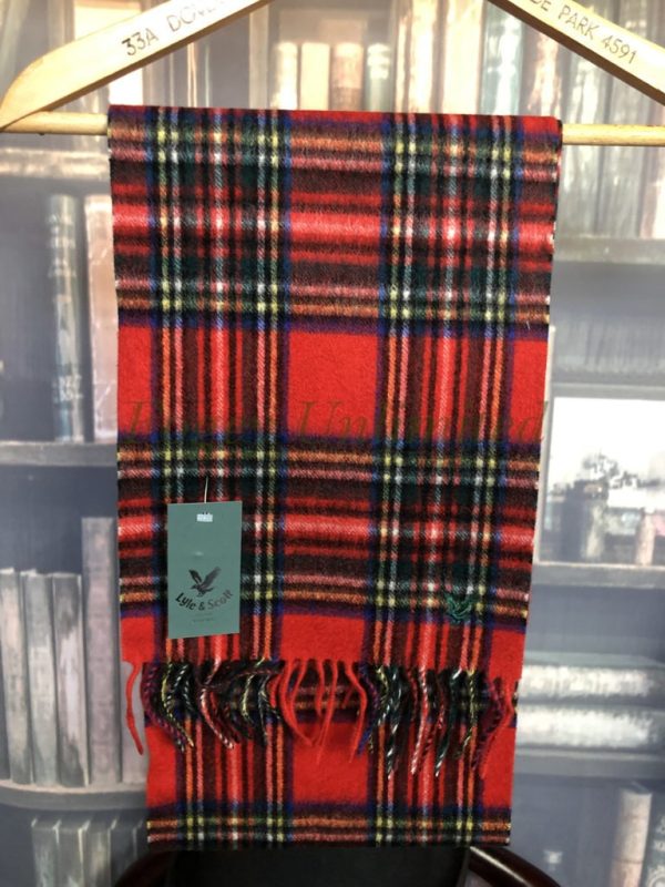 A wonderful Lyle & Scott Lambswool Scarf - Image 4