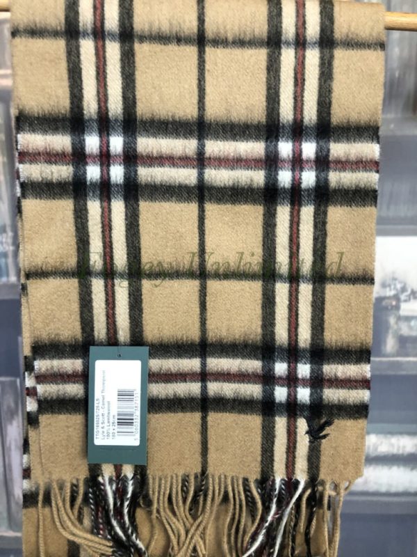 A wonderful Lyle & Scott Lambswool Scarf - Image 3
