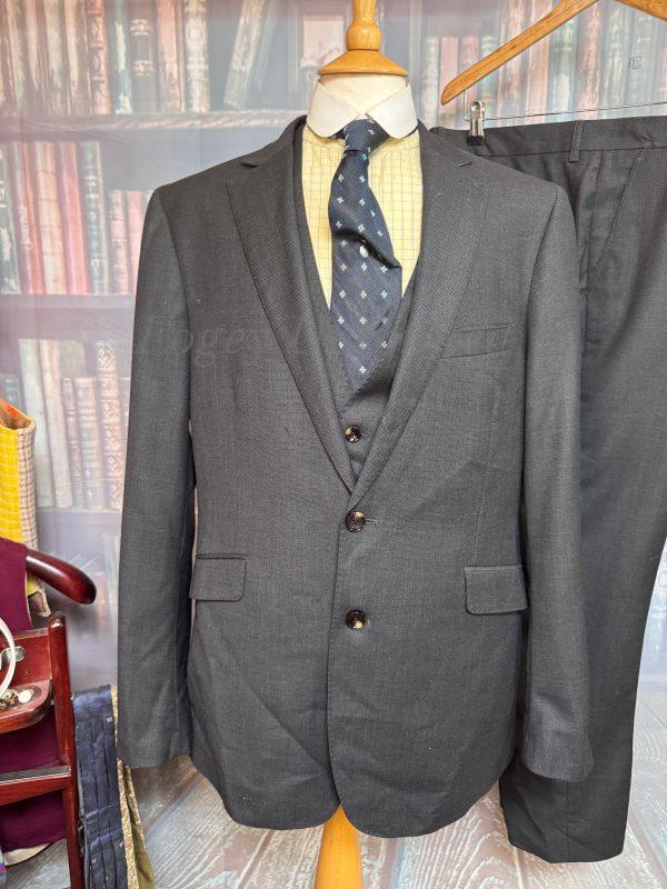 Montcrief Italian wool 3 Piece Suit  44"Chest /38" waist. (Ref: PKMONT)
